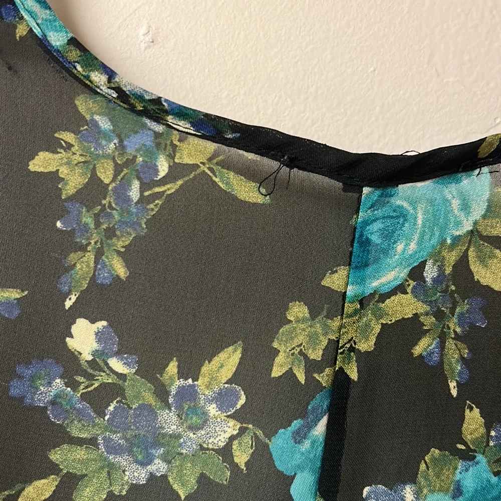 Black and Blue Floral Sheer Kimono - Picture 7 of 7
